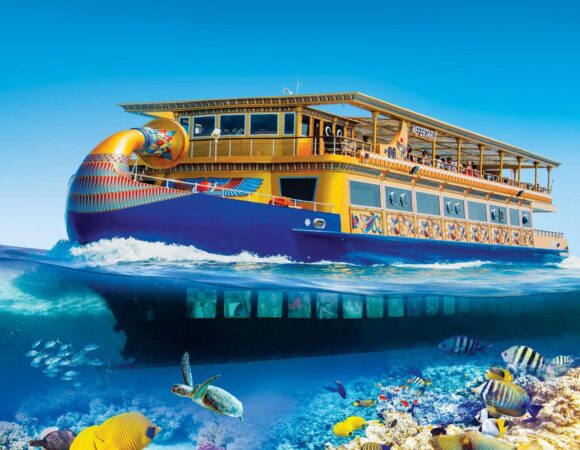 Hurghada: Nefertari cruise Submarine, Snorkeling & Luxury Dining