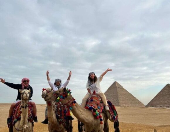 Private Cairo & Giza Pyramids Day Trip from Hurghada by Minivan